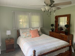 3 bedrooms, desk, iron/ironing board, free WiFi