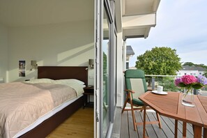 2 bedrooms, travel cot, WiFi