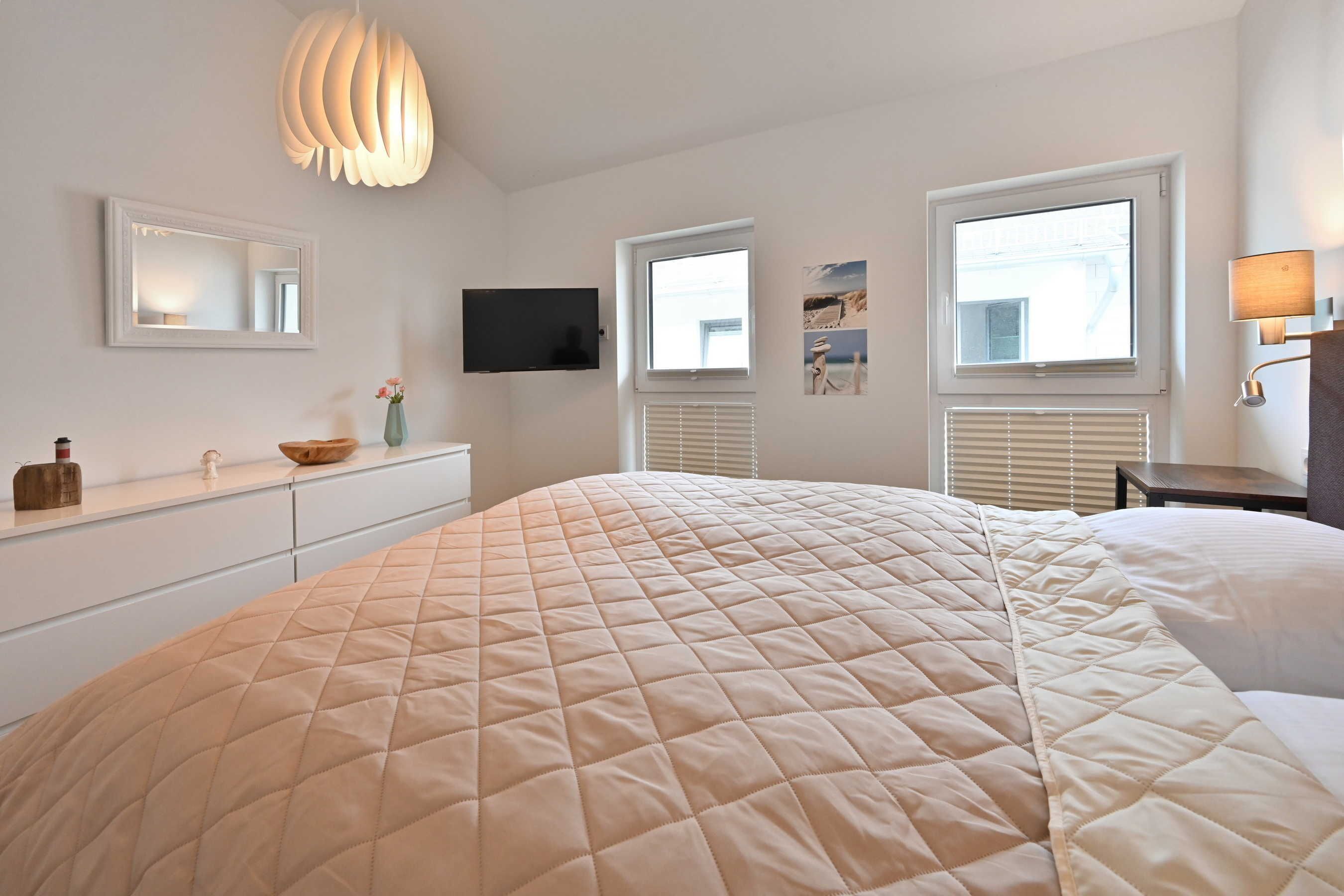 2 bedrooms, travel crib, WiFi