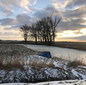 Unclassified image, 2 of 24, button