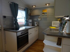 Kühlschrank, Mikrowelle, Ofen, Geschirrspüler