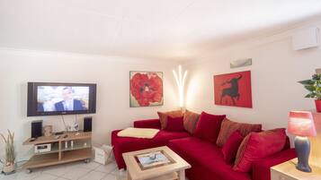 Fernseher, DVD-Player, Stereoanlage