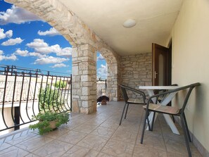 Outdoor dining - House 705/1644 (Istria - Peroj), 800m from the beach (Peroj)