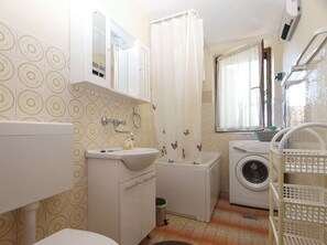 Bathtub