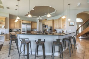 Fridge, oven, stovetop, dishwasher