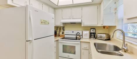 Fridge, oven, stovetop, dishwasher