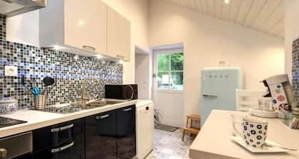 Charming Riverside Cottage with Authentic Decor, Private Garden, and Fishing Amenities