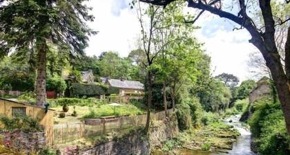 Charming Riverside Cottage with Authentic Decor, Private Garden, and Fishing Amenities