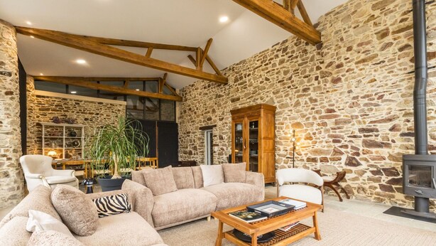 TV, DVD player, table tennis - "Charming Cottage with Private Garden, Jacuzzi, and Bikes – Near Nantes & Beach" (Port-Saint-Père)