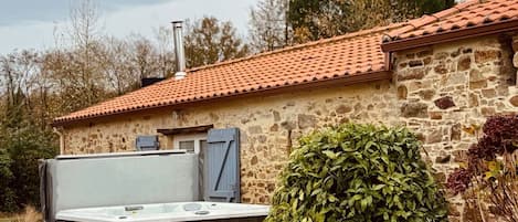 Bain à remous extérieur