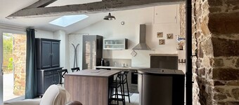 "Charming Cottage with Private Garden, Jacuzzi, and Bikes – Near Nantes & Beach"