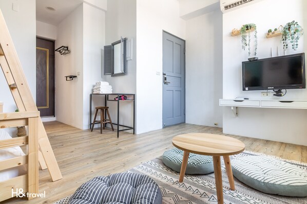 Quarto duplo clássico | Individualmente decorados, escrivaninha, quartos à prova de som