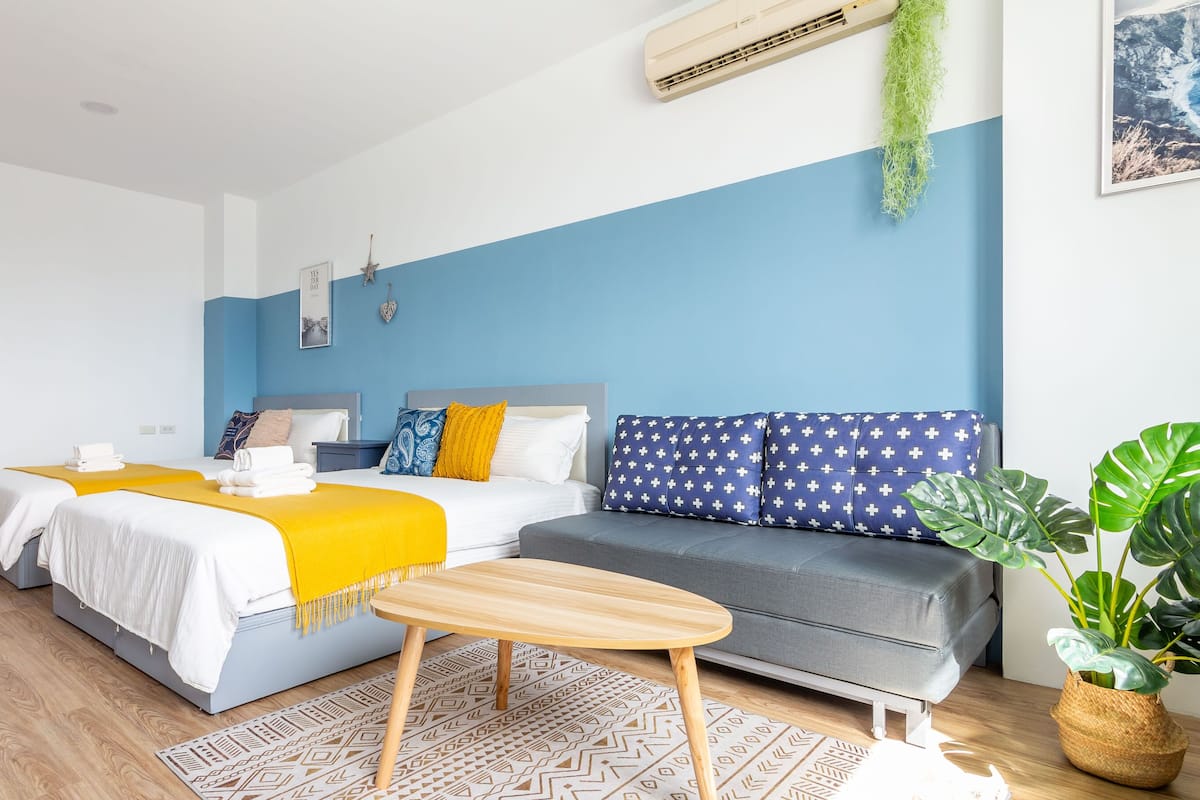 Habitación cuádruple de diseño | Decoración individual, escritorio, sistema de insonorización