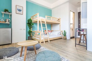 Quarto duplo clássico | Individualmente decorados, escrivaninha, quartos à prova de som