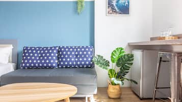 Design Quadruple Room | Individually decorated, desk, soundproofing, free WiFi