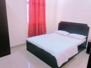 Family Apartment | Premium bedding, memory foam beds, laptop workspace, free WiFi