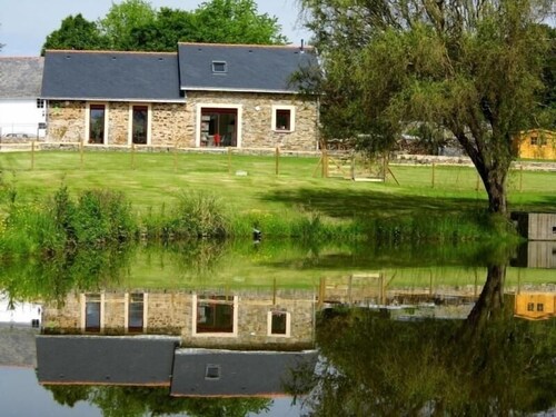 Charming Renovated Barn with Private Pond near Nantes