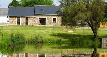 Charming Renovated Barn with Private Pond near Nantes
