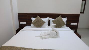 Luxury Double Room | Select Comfort beds, rollaway beds, free WiFi, bed sheets