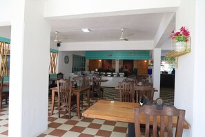 Daily buffet breakfast (INR 100 per person)
