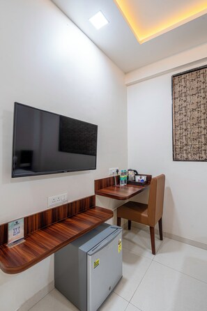 Select Comfort beds, rollaway beds, free WiFi, bed sheets - StayBird - Nest, A Premium Residences (Pune)