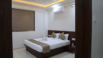 Luxury Double Room | Select Comfort beds, rollaway beds, free WiFi, bed sheets