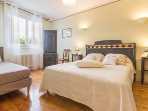 3 bedrooms, free WiFi, bed sheets