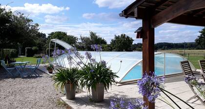 Charming Farmhouse with Pool, Garden, and Play Areas in Vallons-de-l'Erdre
