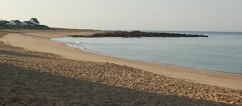 Cozy Coastal Retreat: 500m from Beach, Spacious Terrace, Free Parking, Wi-Fi, and Baby Amenities