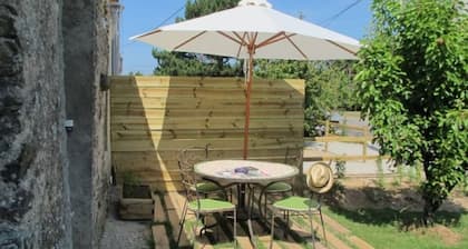 Countryside Retreat: Cozy 1BR + Loft, Near Pornic, 5km from Sea, Private Garden