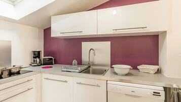 Réfrigérateur, micro-ondes, four, lave-vaisselle