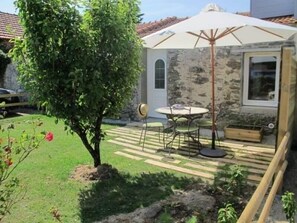 Outdoor dining - Quiet gîte, WiFi, near Pornic, 4 guests (Pornic-Le Clion sur Mer)
