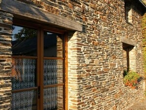 Exterior detail - Charming Cottage with Garden, Near Nantes, Baby & Pet-Friendly (Moisdon-la-Rivière)