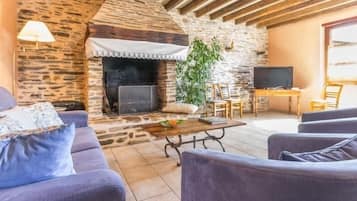 Televisie en een open haard