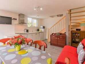 Interior - Coastal Cottage, 200m from the Sea - Terrace, Parking, Wifi, and Pet-Friendly (La Plaine-sur-Mer)