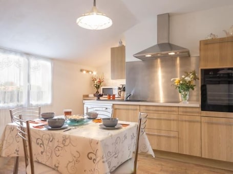 Fridge, microwave, oven, dishwasher. Cozy Apartment with Modern Amenities between Nantes and the Sea