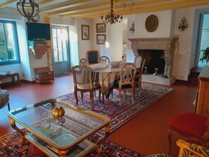 Dining - Charming Cottage with Bikes near Salt Marshes, 3km from Sea (Guérande)