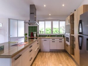 Réfrigérateur, micro-ondes, four, lave-vaisselle