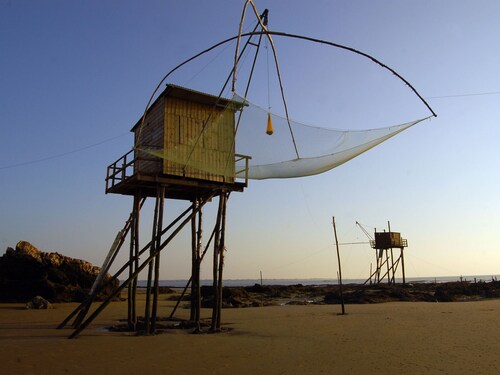 Charmant Gîte Familial à 30m de la Plage avec Cour Fleurie, Proche Commerces et Pêche à Pied