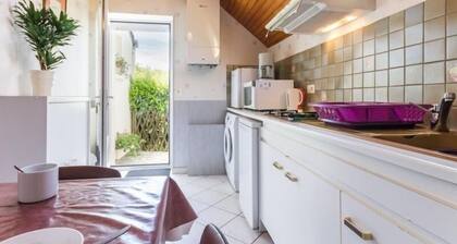 Location saisonniĂšre: GĂźte cosy avec jardin clos, proche plages et parc de BriĂšre, wifi inclus!