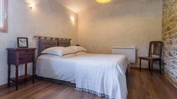 4 bedrooms, free WiFi, bed sheets