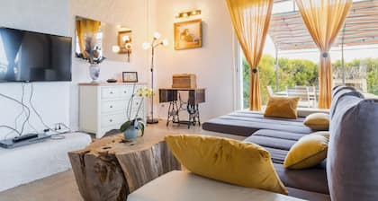 18th century mill, 3 bedrooms, garden, wifi in Monnières