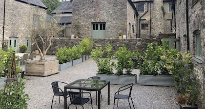Two bedroom stone cottage near Dartmoor and Devon beaches