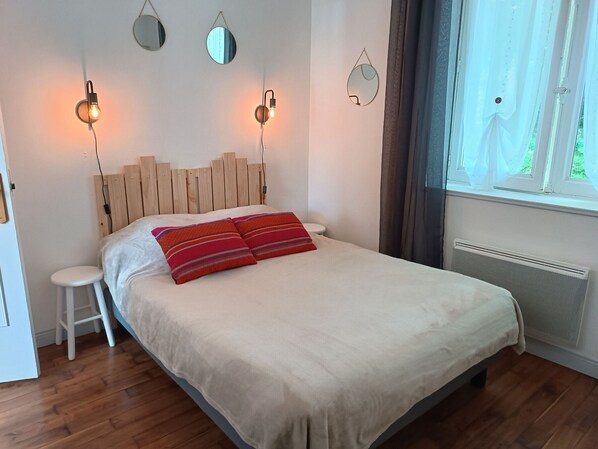 1 bedroom, free WiFi, bed sheets