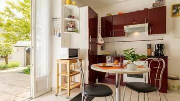 KĂŒhlschrank, Mikrowelle, Ofen