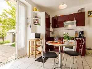 Fridge, microwave, oven