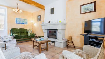 TV, fireplace, DVD player