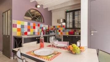 Réfrigérateur, micro-ondes, four, lave-vaisselle