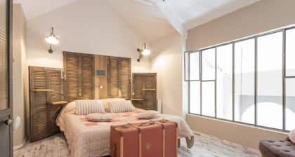 Urban Retreat: Charming Gîte with Private Terrace, Nearby Nantes, Parking, and Bikes Available