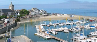 Charmante Maison Rénovée à 500m de la Mer avec Jardin, 2 Chambres, Parking Gratuit